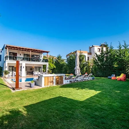 Contemporary Luxury In Yalikavak Center Willa *