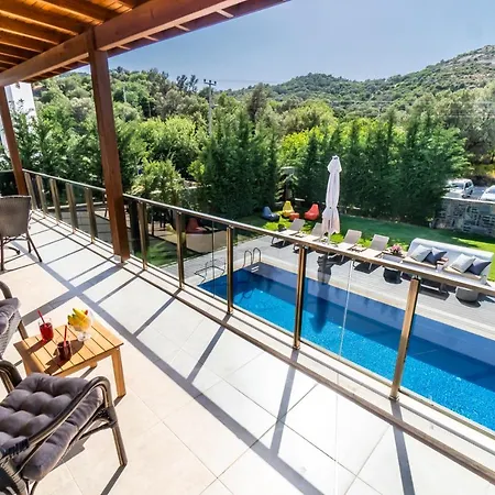 Contemporary Luxury In Yalikavak Center Willa