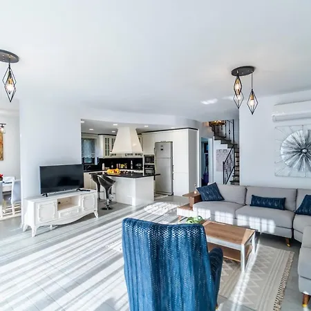Contemporary Luxury In Yalikavak Center Willa Bodrum
