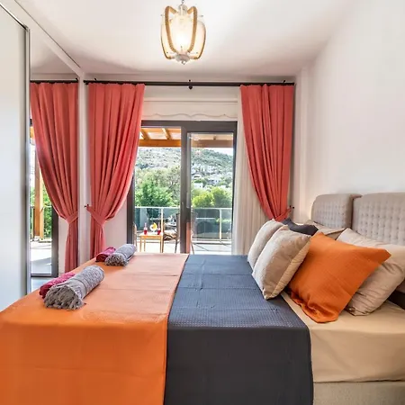 Contemporary Luxury In Yalikavak Center Willa