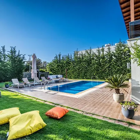 Contemporary Luxury In Yalikavak Center Willa