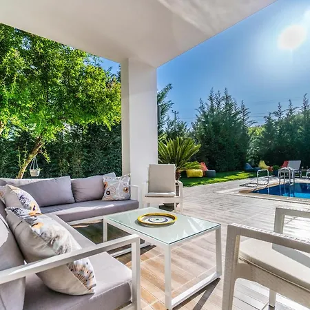 Contemporary Luxury In Yalikavak Center بودروم
